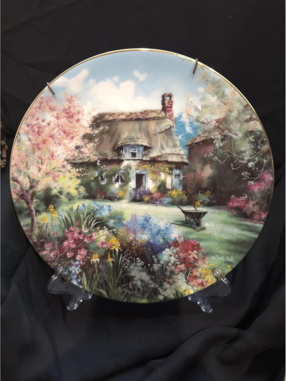 Beautiful Complete set of 8 Marty Bell Cottage Plates-English Country Cottages